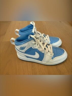 Nike Air Jordan 1 mid SE white with blue shiny patent leather-EUC